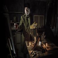 Gennaio 1889. Van Gogh in un autoritratto si ritrae con la benda che gli fascia la testa a causa dell'orecchio tagliato. nel frattempo si era tolto i baffi e la barba